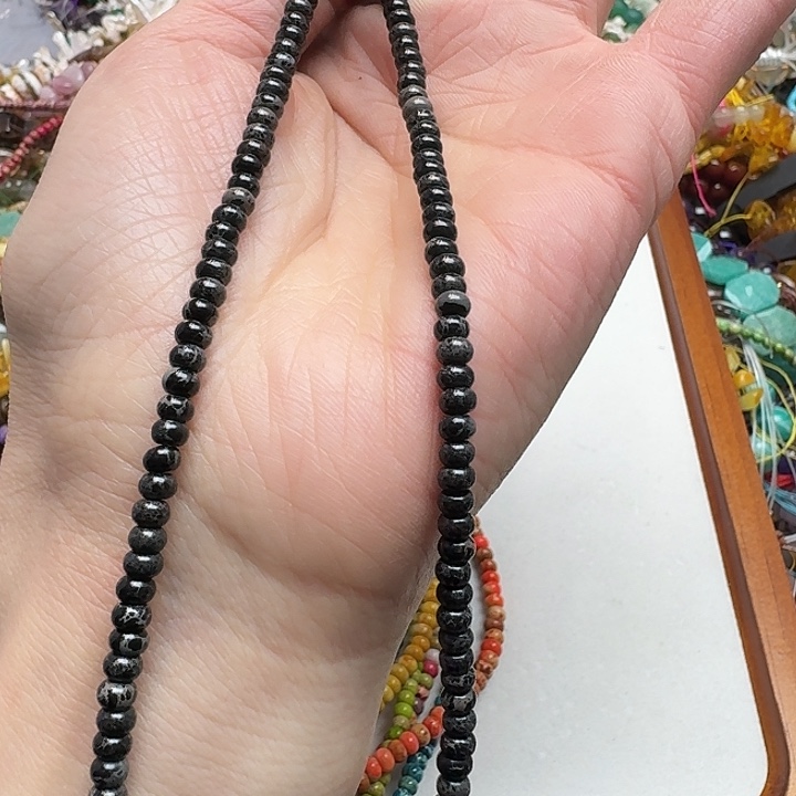 玛瑙/玉髓未镶嵌珠宝半成品一条4mm帝王石算盘