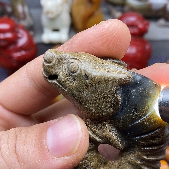 未镶嵌蛇纹石玉颈饰