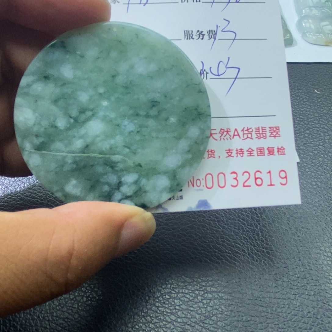 翡翠未镶嵌颈饰唐****。