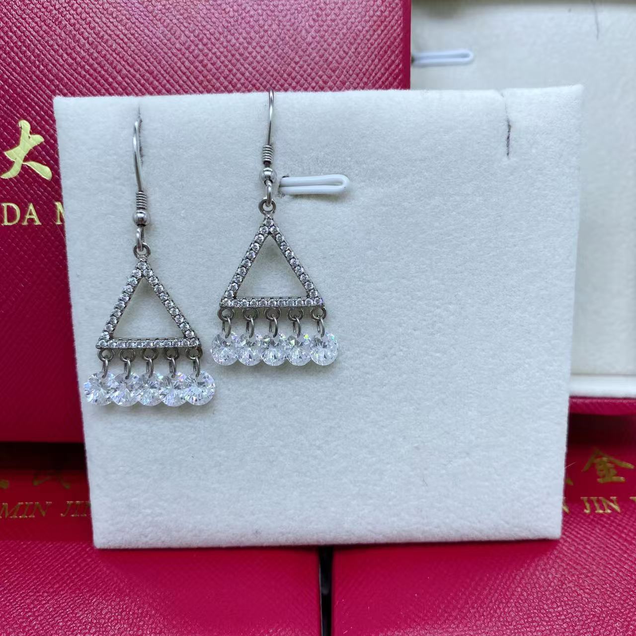 925银莫桑石耳饰 925银耳饰水晶