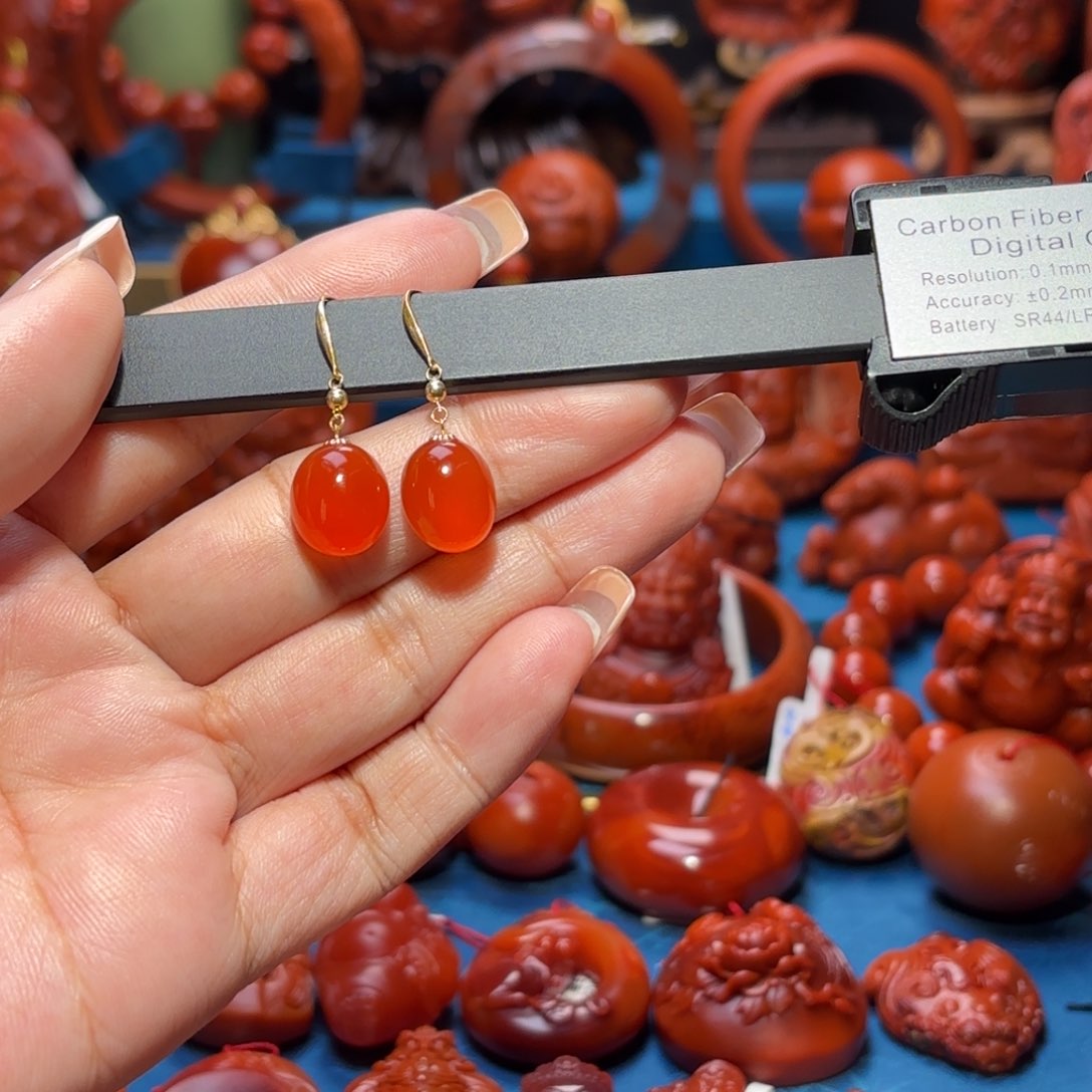 18K金镶嵌雕刻南红玛瑙