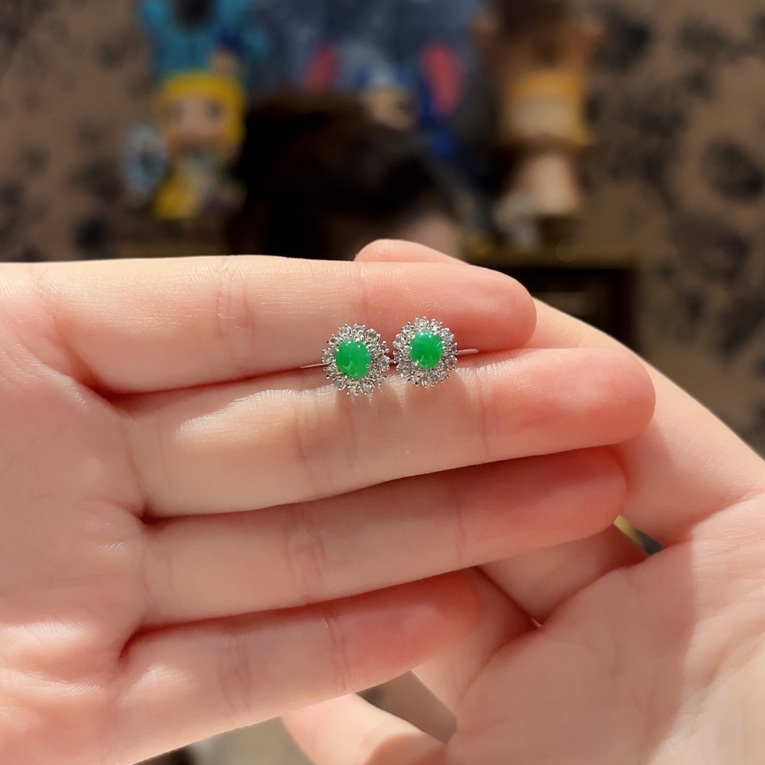 18K金镶嵌翡翠耳饰