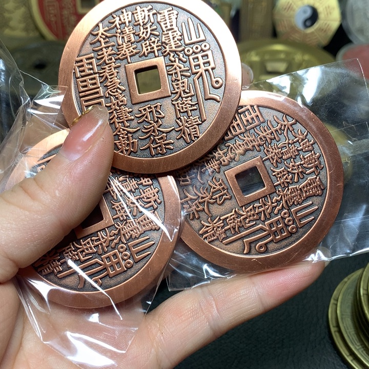 铜现代工艺品三枚1