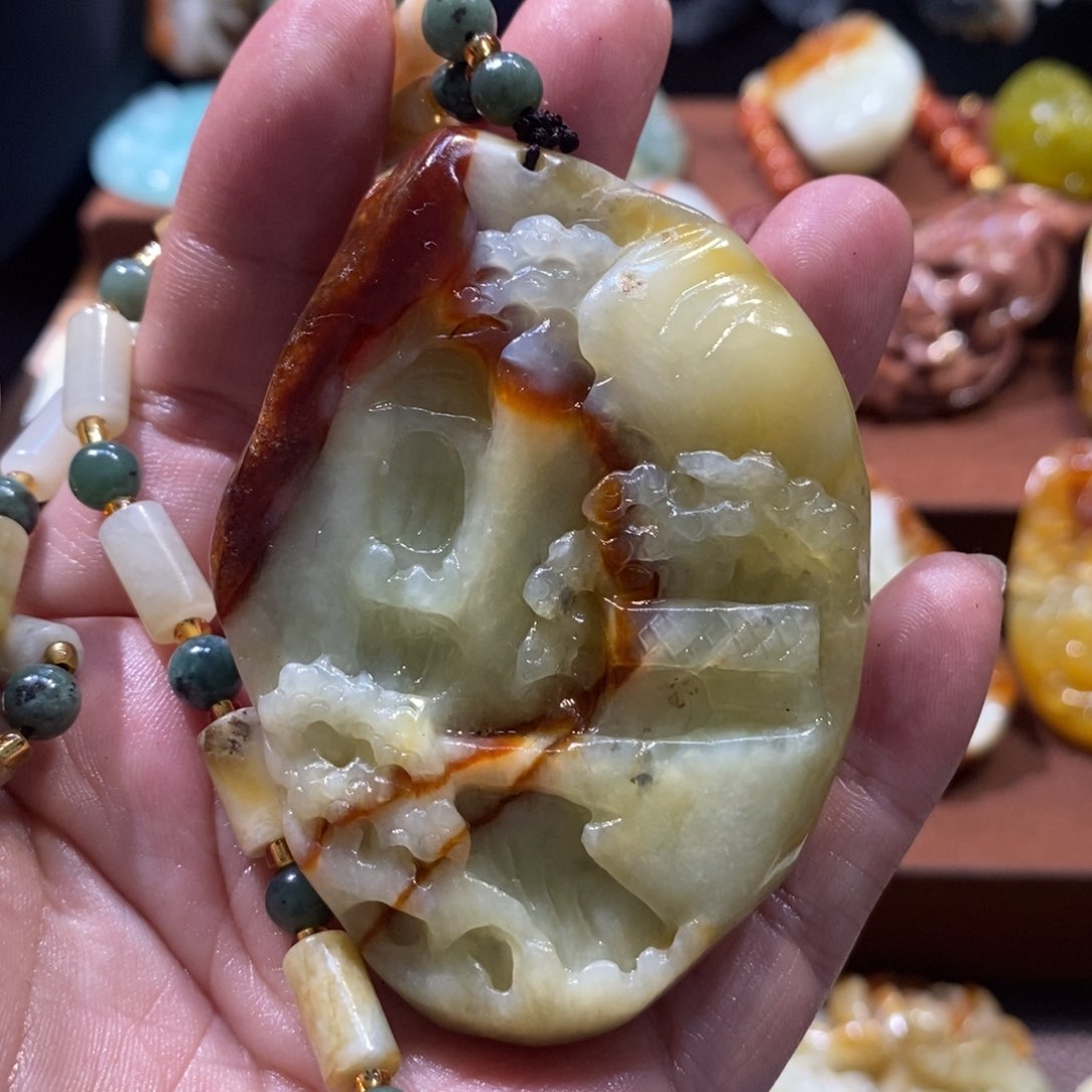 蛇纹石玉颈饰未镶嵌
