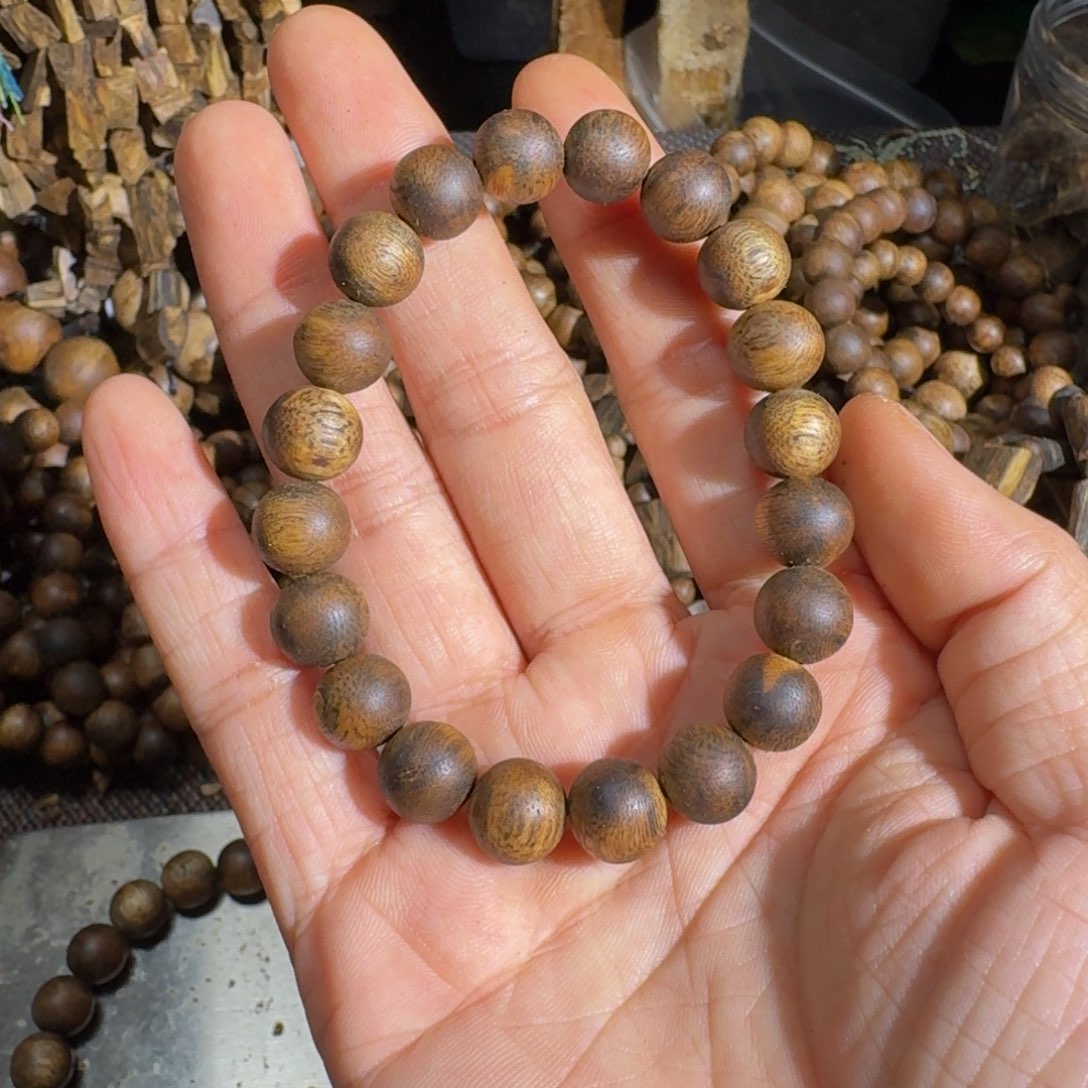 图***5沉香沉香枕蓝宝石1.0规格8.3克料子