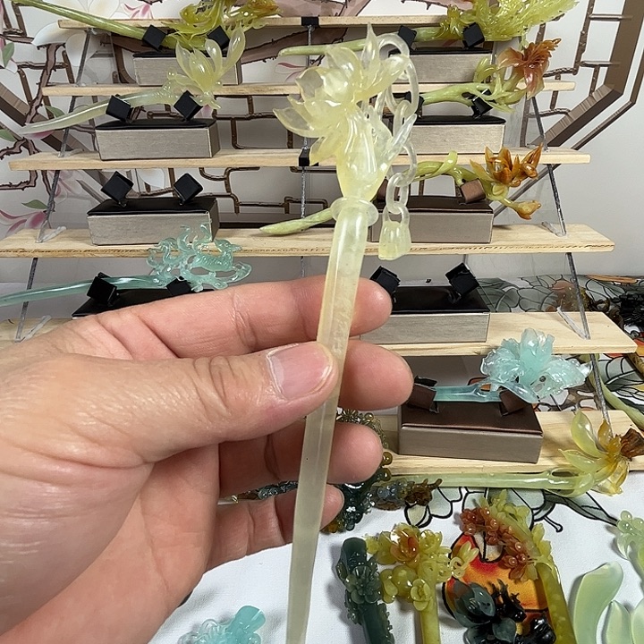 刀***家蛇纹石玉未镶嵌发簪