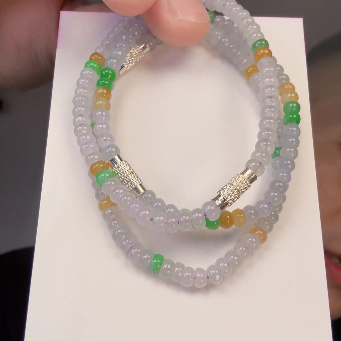 翡翠未镶嵌颈饰一件