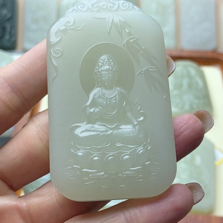 和田玉颈饰未镶嵌一**叶