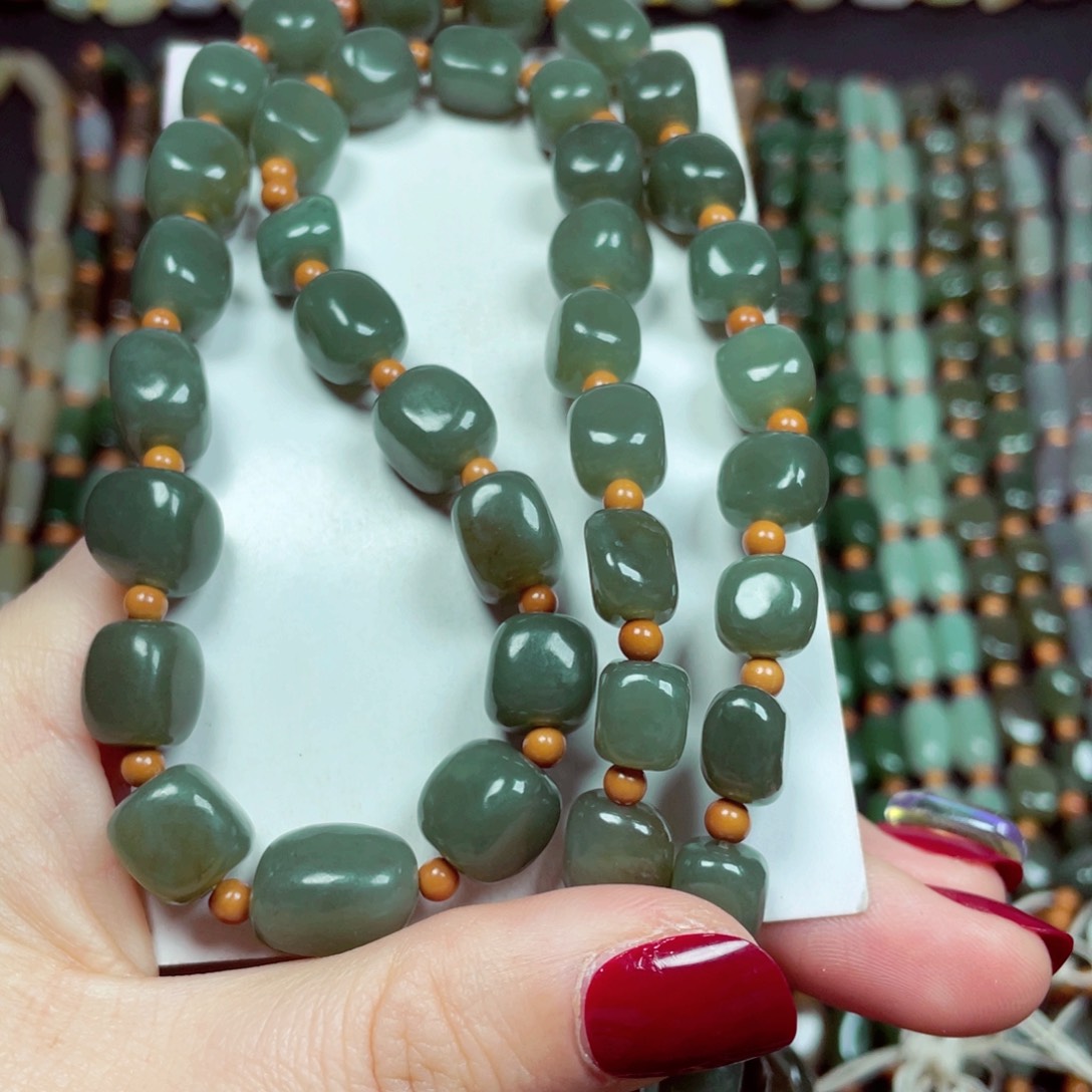 和田玉颈饰未镶嵌