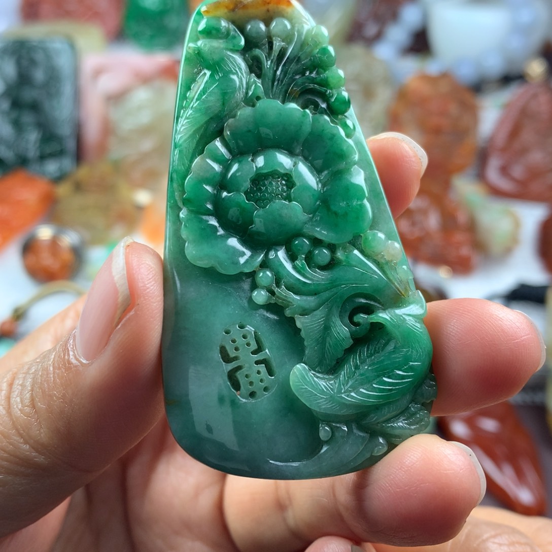 翡翠未镶嵌颈饰挂件