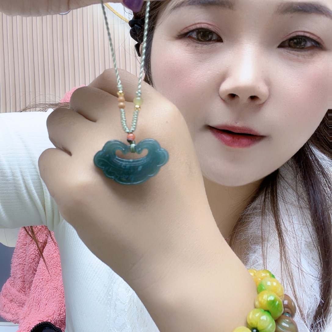 翡翠未镶嵌颈饰项链