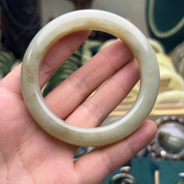 和田玉手镯未镶嵌58圈围1273