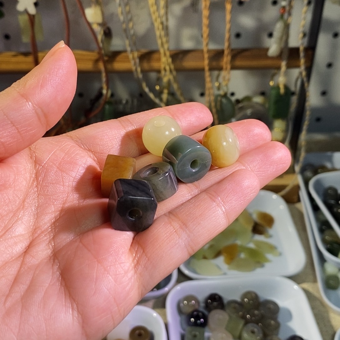 爱***）和田玉未镶嵌手链