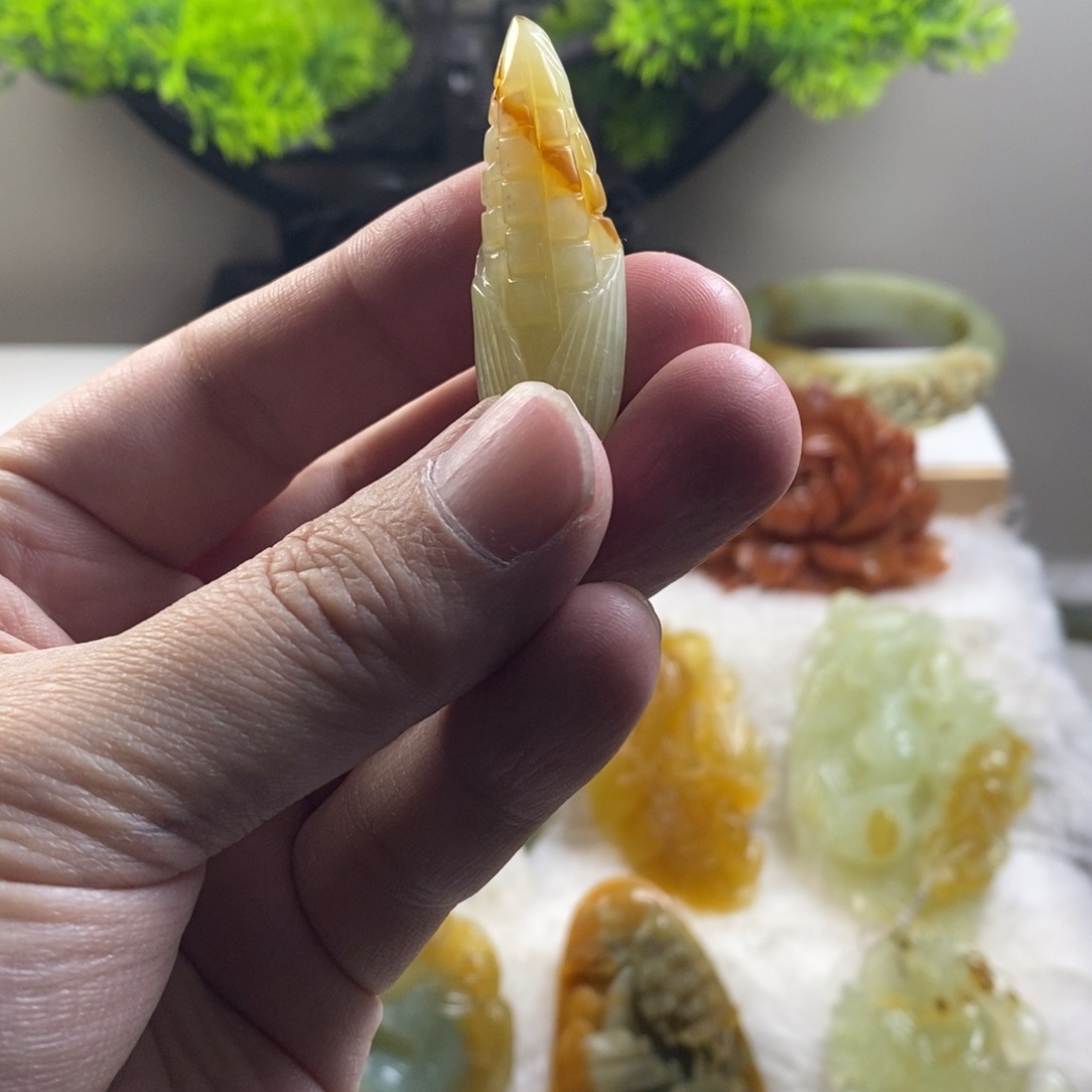 蛇纹石玉未镶嵌颈饰