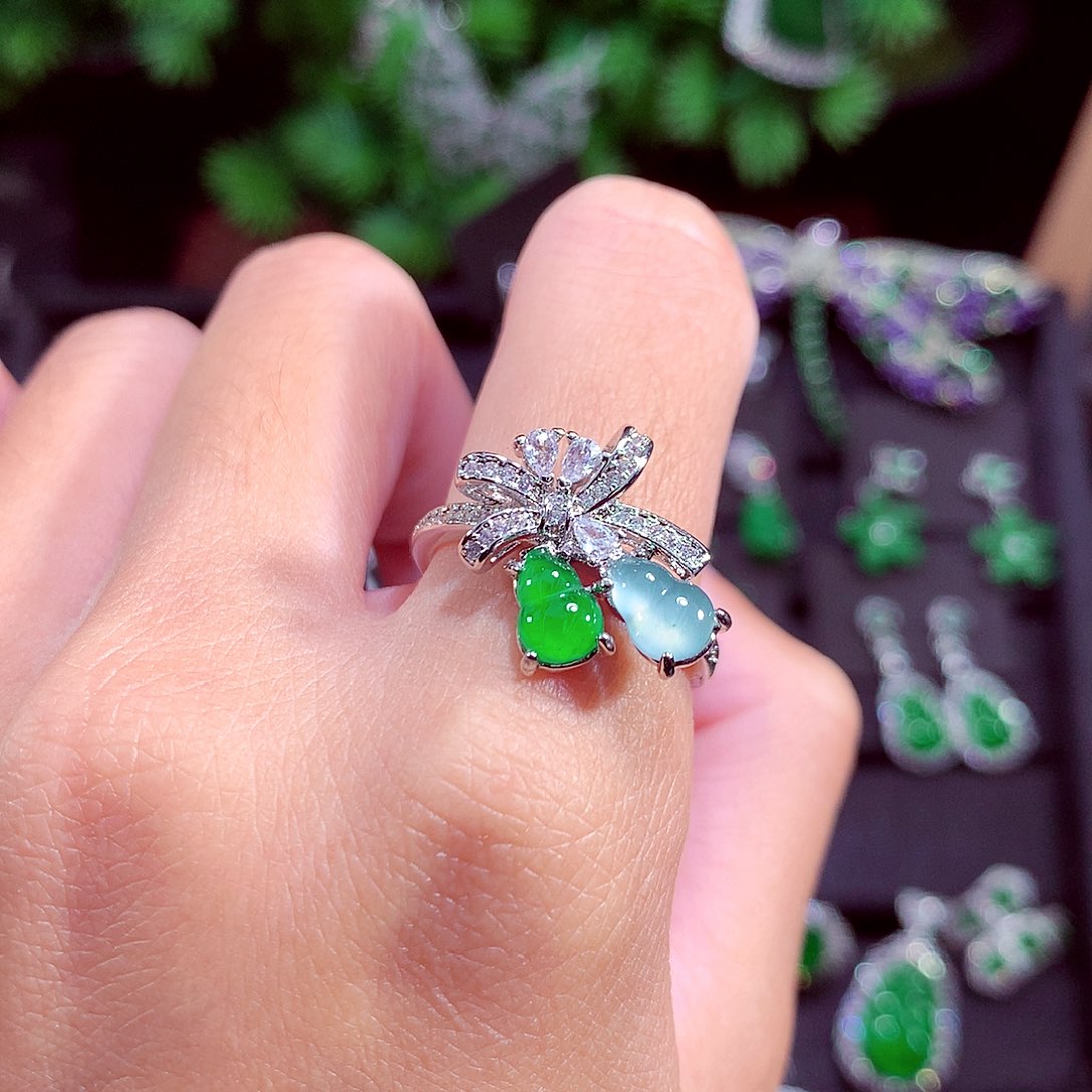 颈饰未镶嵌翡翠天然