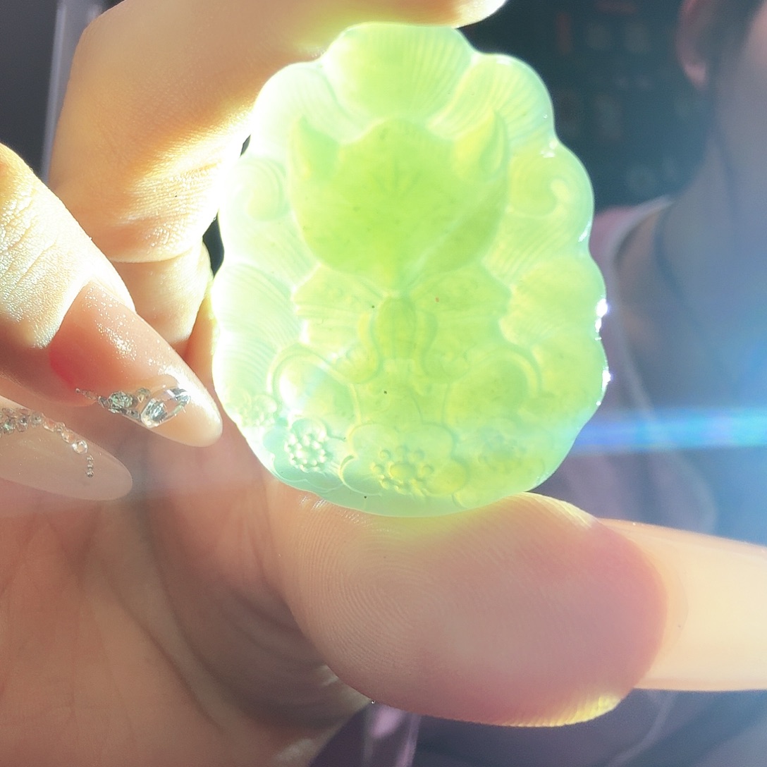 蛇纹石玉颈饰未镶嵌狐狸有水线