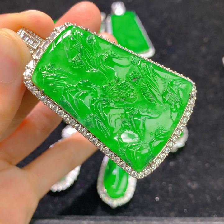 翡翠银S925镶嵌颈饰一个