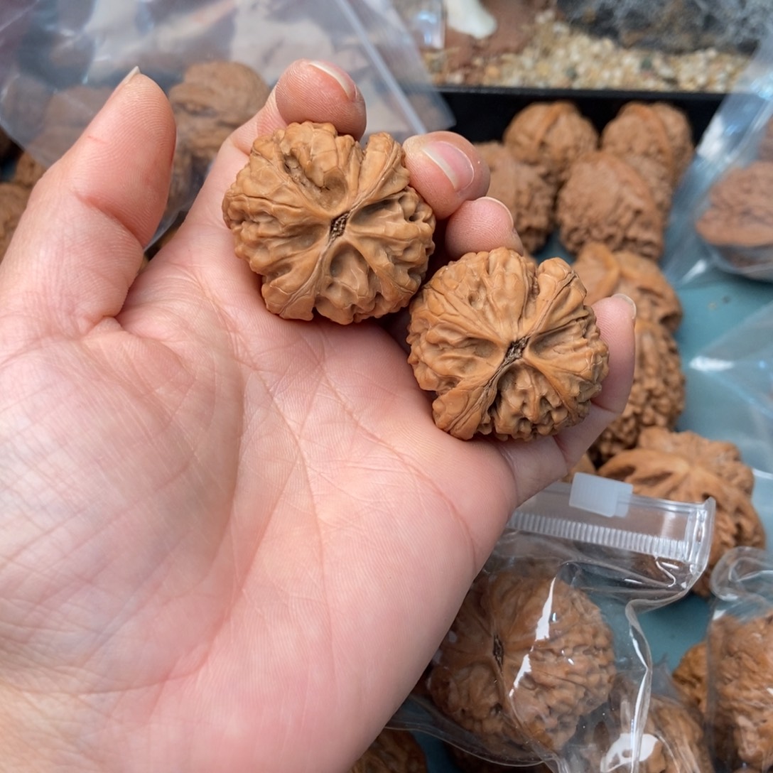 用***8把件文玩核桃核鼎44