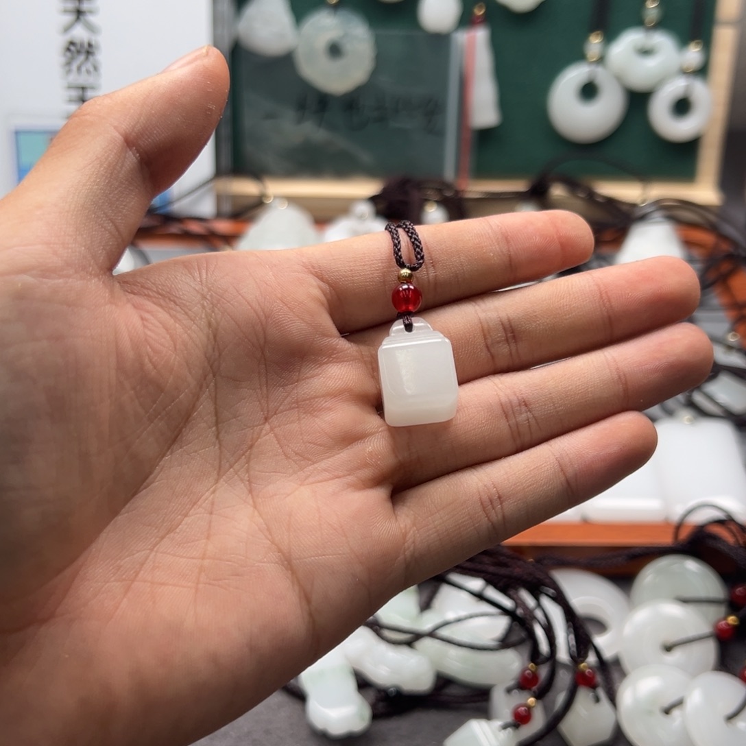 最***柔颈饰合金石英质玉（非洲翠）