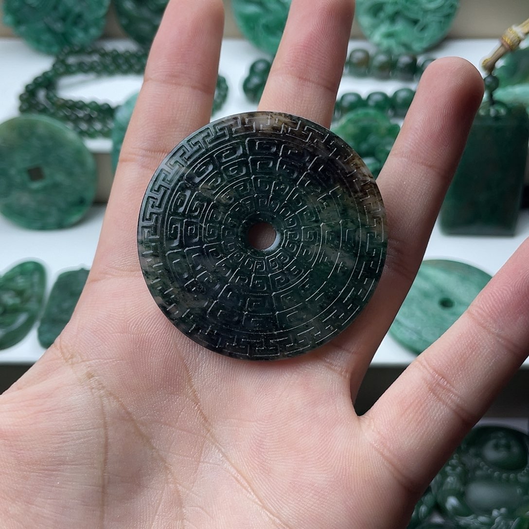 独山玉未镶嵌挂件