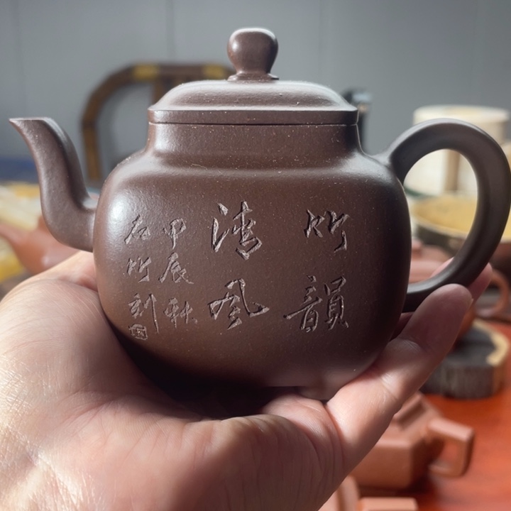 茶壶紫砂鸣远四方，紫泥