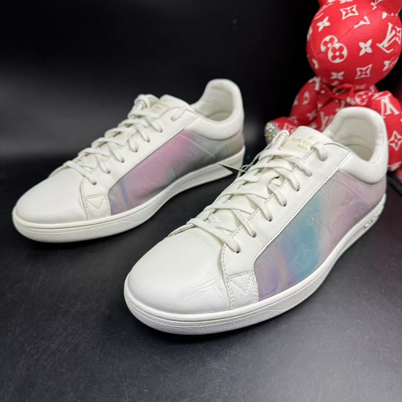 95新 LouisVuitton/路易威登 【AO特惠】41.5欧码白粉镭射板鞋77-7