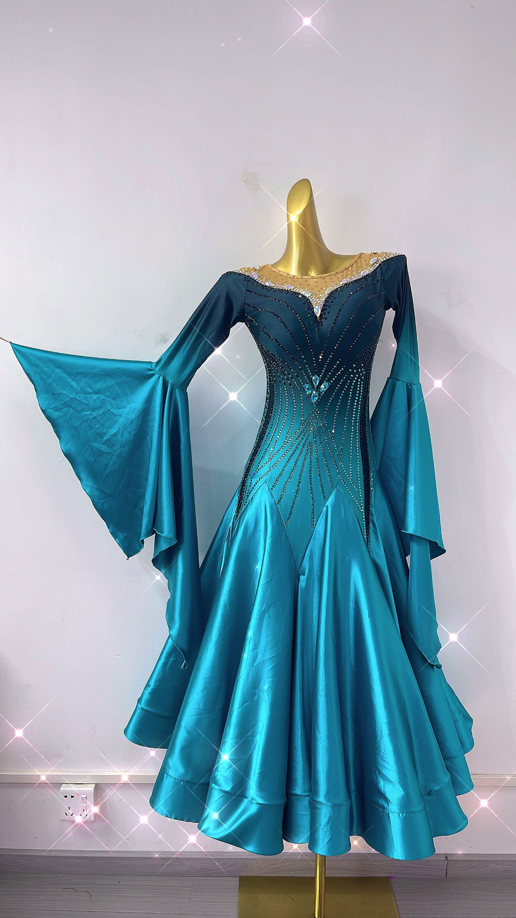 舞依阁新款缎面孔雀绿渐变色摩登舞国标舞交谊舞大气赛裙跳舞服装