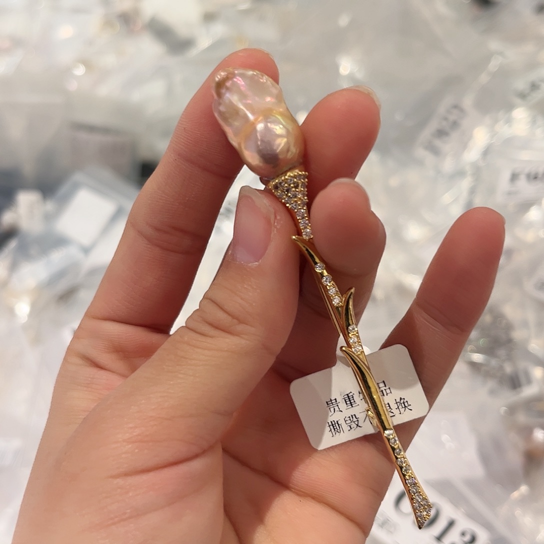 淡水珍珠胸饰合金