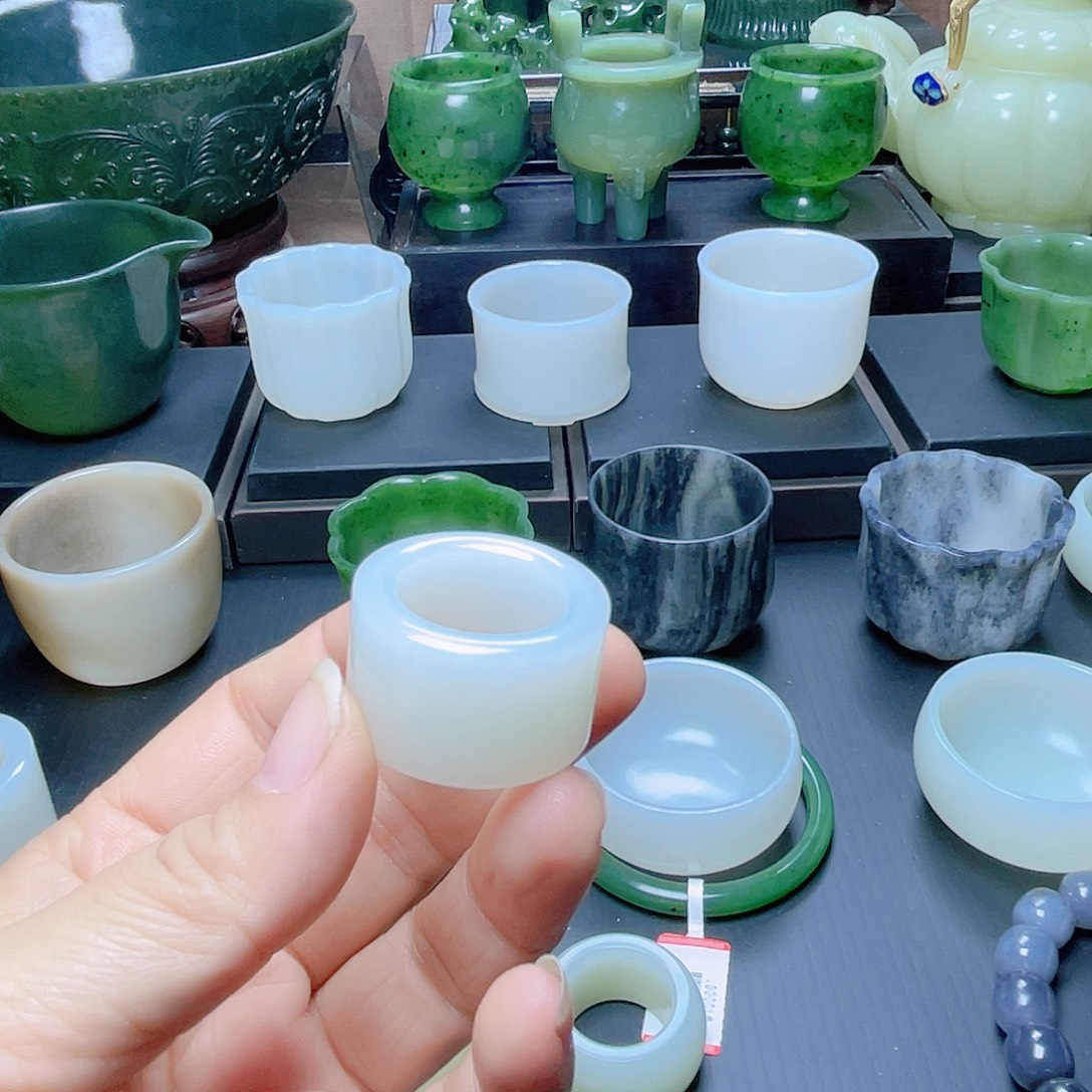 鸿***初和田玉未镶嵌挂件