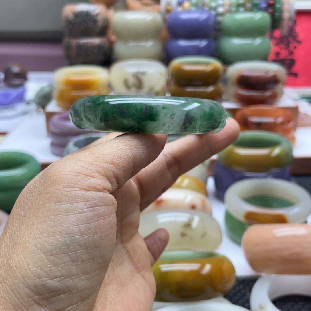 石英岩玉未镶嵌手镯