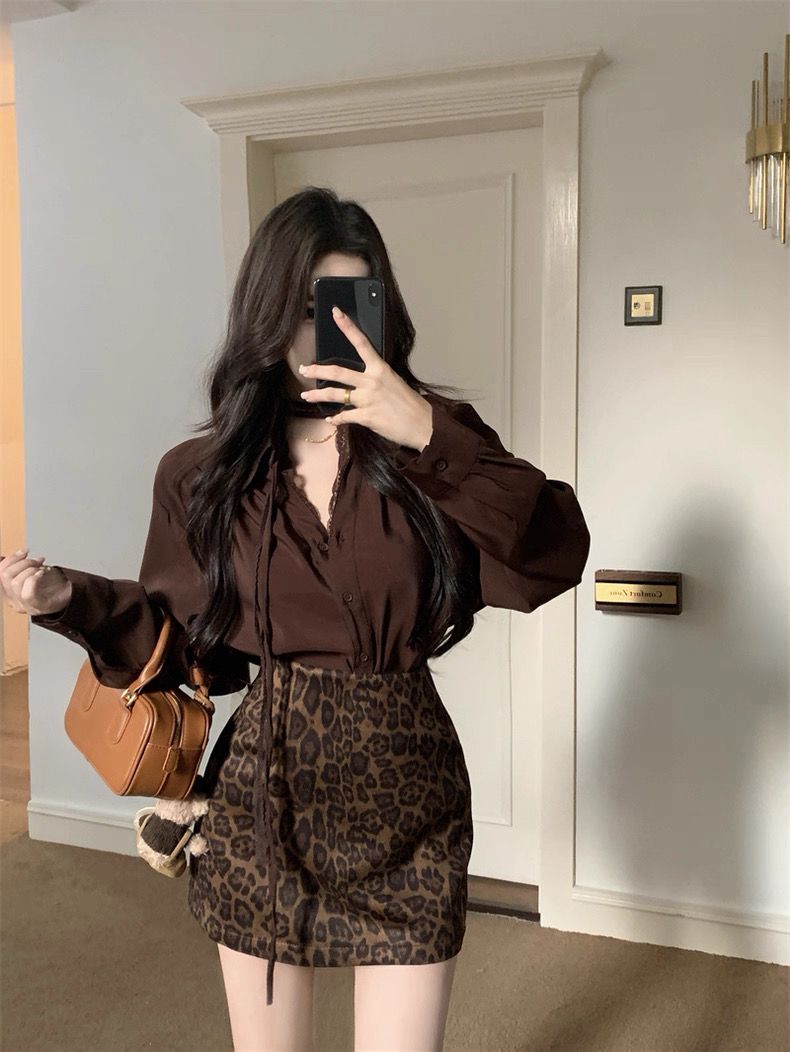 气质蕾丝V领长袖衬衫上衣女秋冬修身百搭显瘦豹纹半身裙两件套装