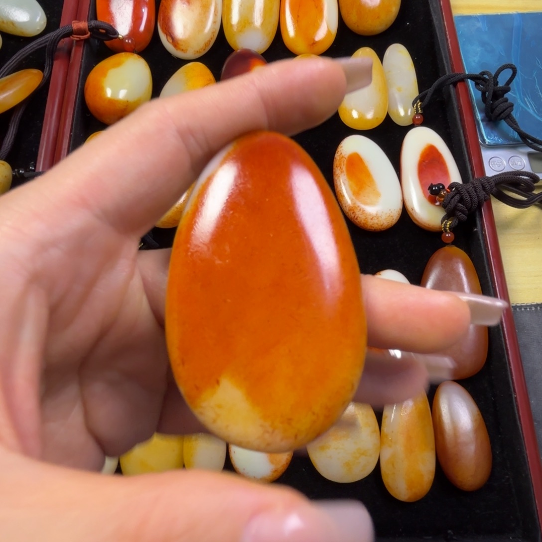 独***狼和田玉未镶嵌颈饰