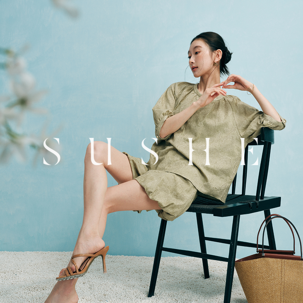 束皙SUSHE重工艺棉麻艺术提花镂空连肩泡泡阔腿花苞夏季套装女