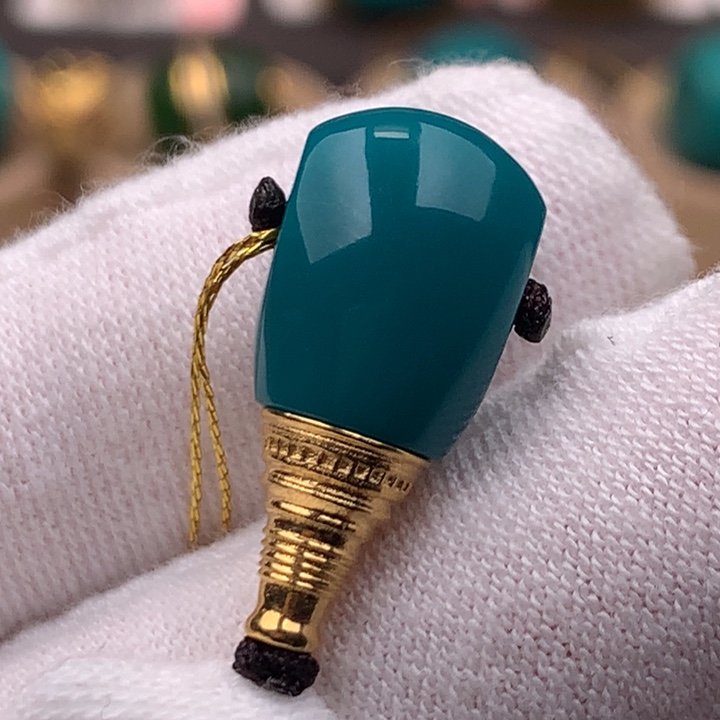 绿松石车挂18K金镶嵌