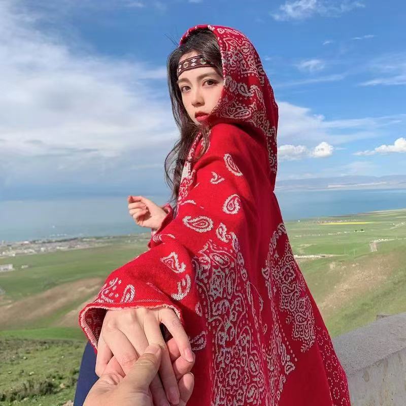 内蒙古厂家直邮羊羔毛开叉大披肩（加帽子）民族风旅行拍照爆款（合）