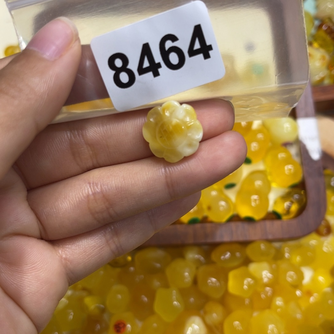 未镶嵌琥珀珠宝奇石