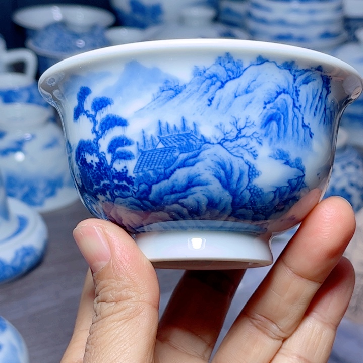 手绘青花山水压手杯