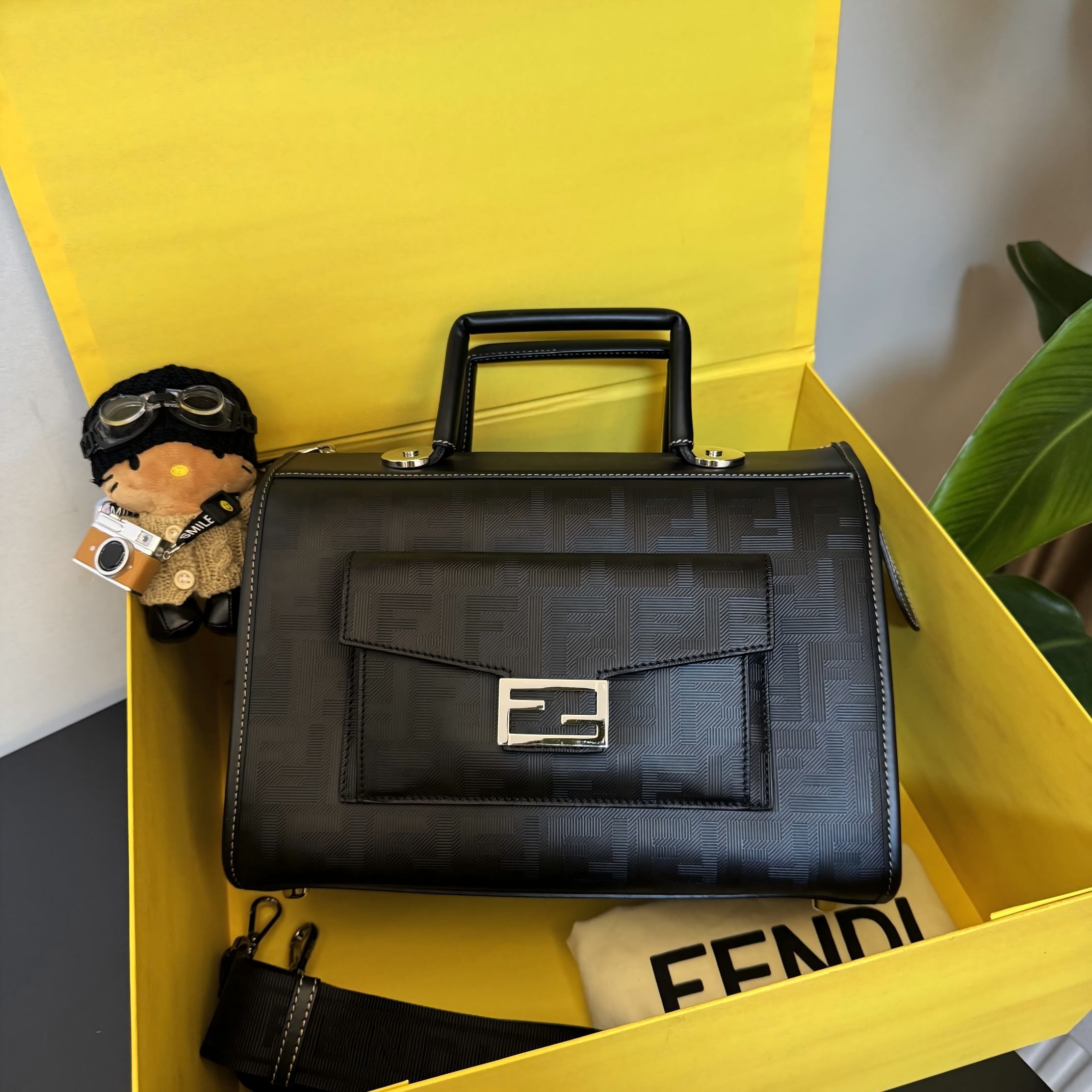 99新 FENDI/芬迪 /夏vv1206/单肩包/10817