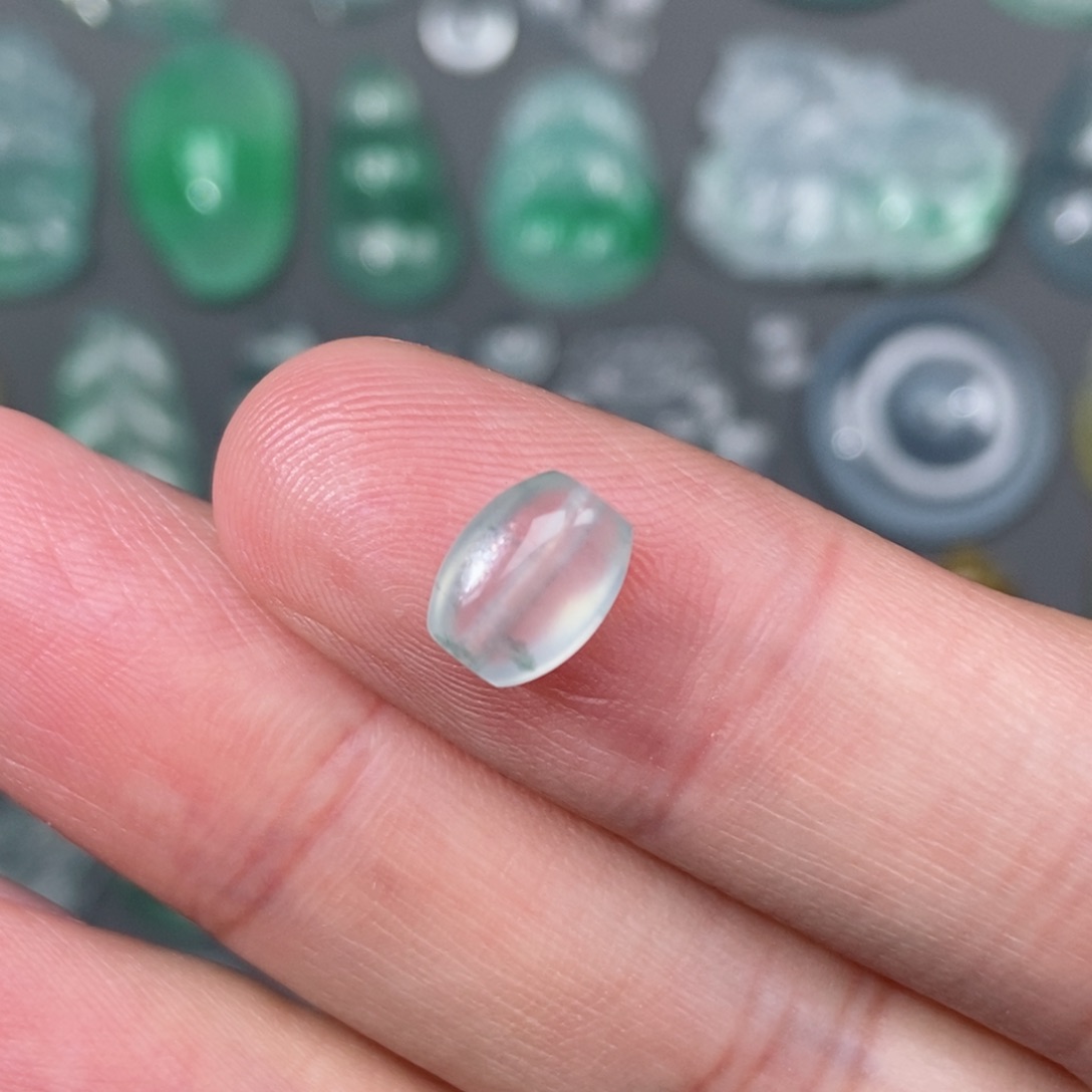 翡翠颈饰未镶嵌枣珠