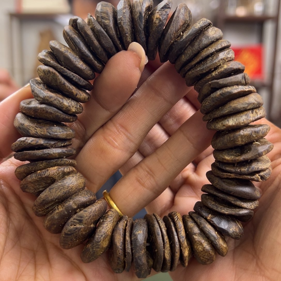 沉香手串透顶绿沉水包壳卡2.0/64g+