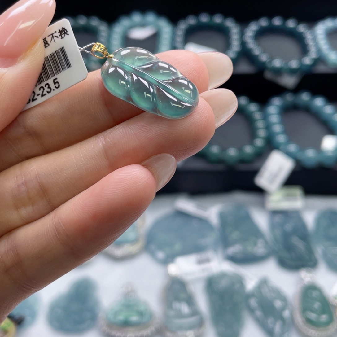 翡翠18K金镶嵌颈饰叶子