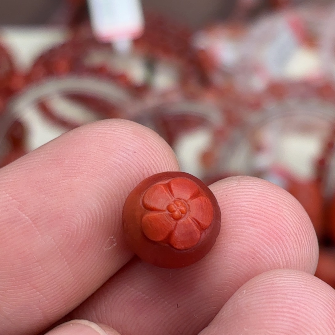 胡****南红玛瑙未镶嵌颈饰雕刻单珠