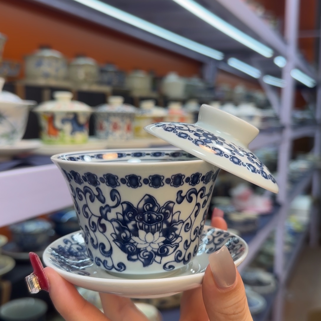 我在外面吃饭呢你在哪