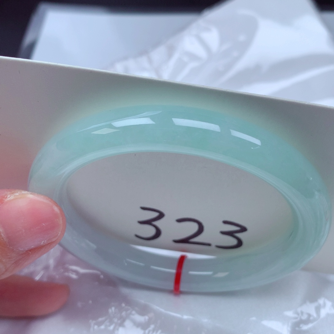 翡翠手镯未镶嵌翡翠