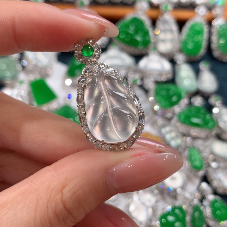 【闪购商品】翡翠颈饰18K金镶嵌叶子