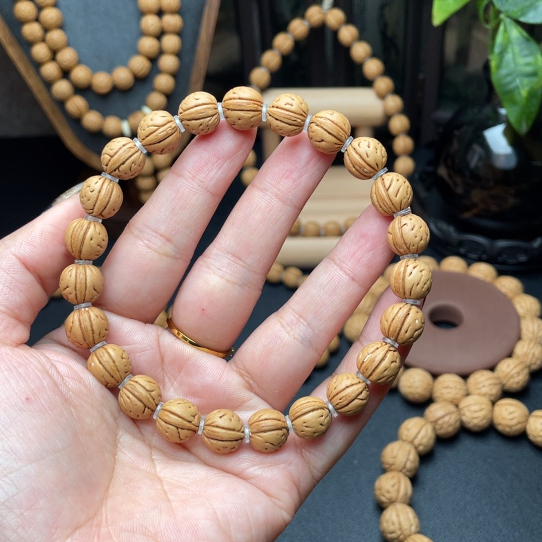 10野生小金豆桃核滴流圆手串