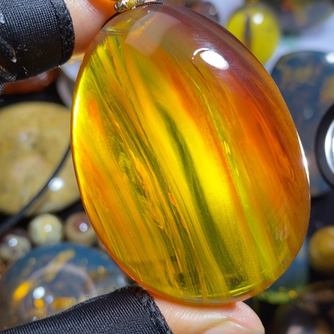 琥珀未镶嵌裸石。。。