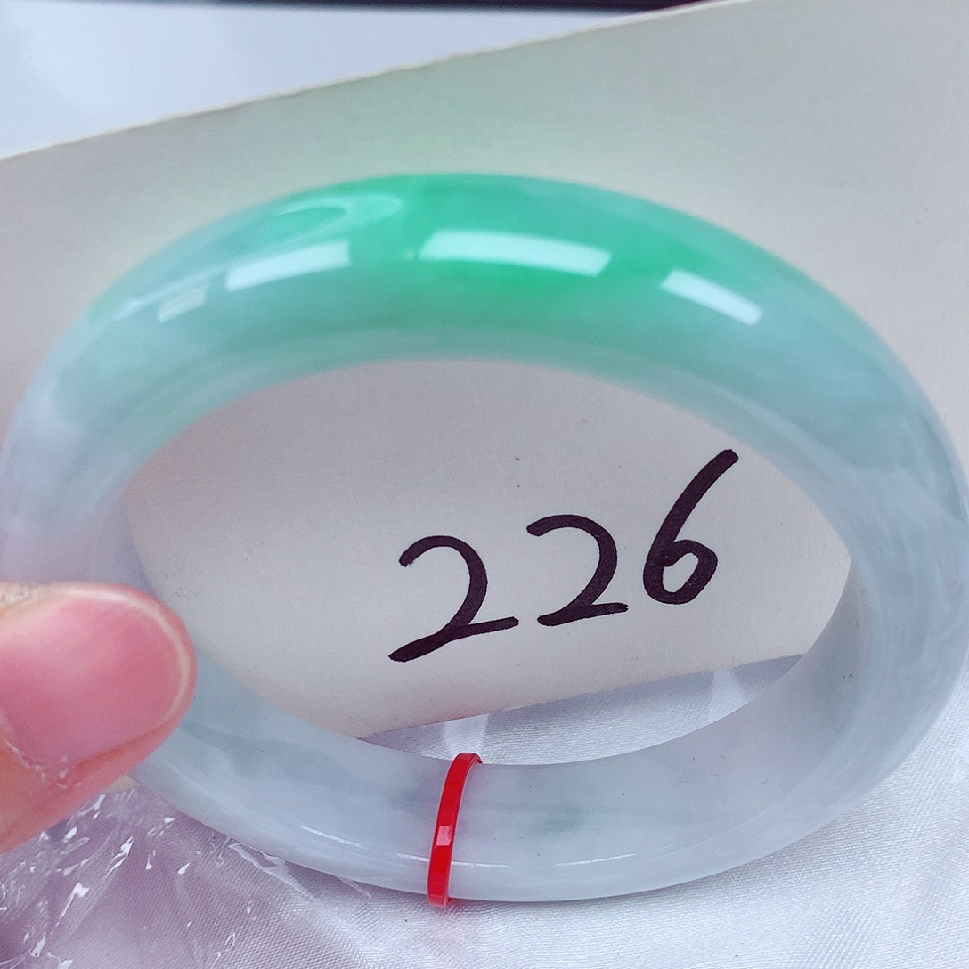 翡翠未镶嵌手镯翡翠