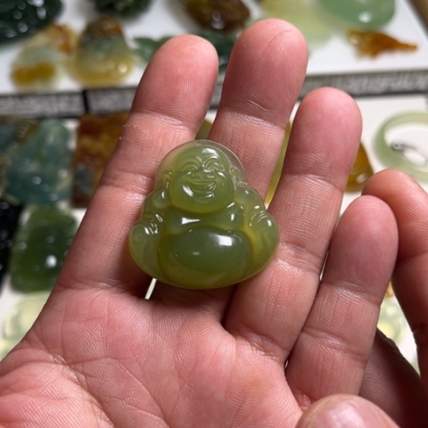 蛇纹石玉颈饰未镶嵌