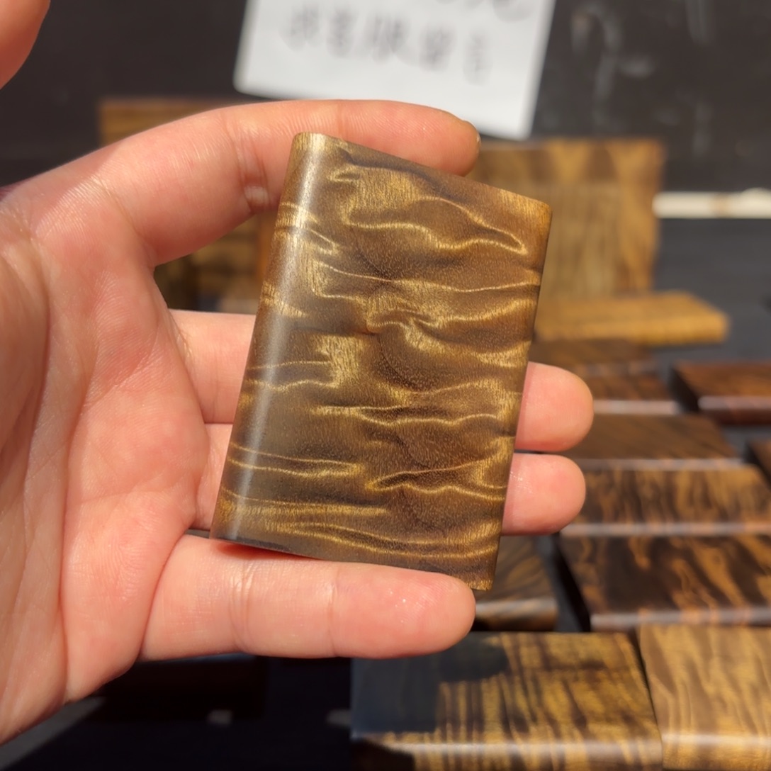 大***虫金丝楠木无事牌一个